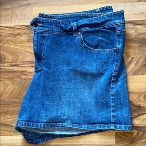 OLD NAVY plus size detail pocket jean shorts 24